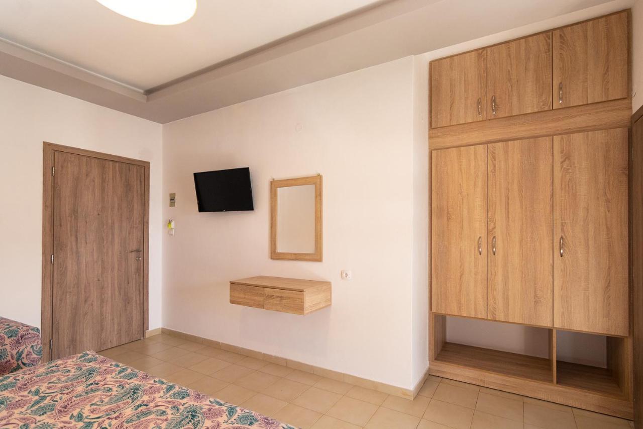 Nicole Rooms Palaiochora Esterno foto